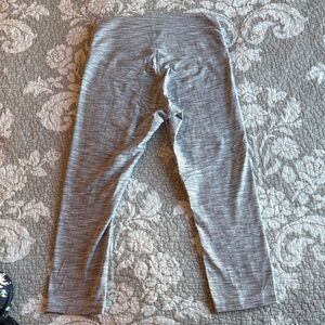 Lululemon Cropped Leggings ~ Size 8 ~ 21” Inseam ~ Mixed Black White Design